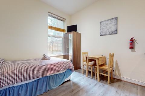 Flat share to rent, Portnall Road