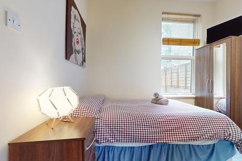 Flat share to rent, Portnall Road