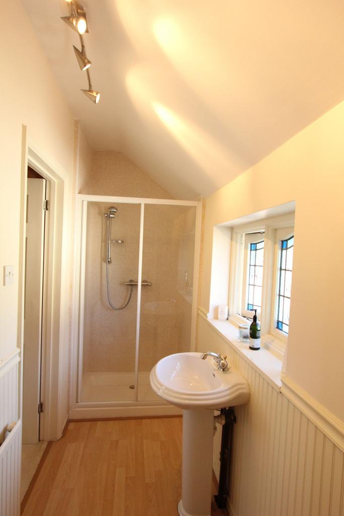 En-Suite To Master Bedroom