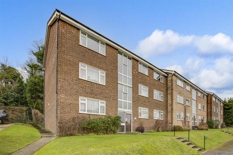 Flat 6, Dunkeld House Brambleside, High Wycombe, HP11 1JF