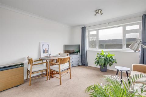 Flat 6, Dunkeld House Brambleside, High Wycombe, HP11 1JF