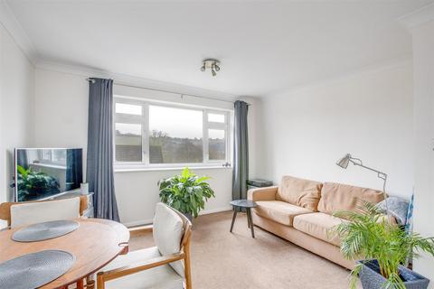 Flat 6, Dunkeld House Brambleside, High Wycombe, HP11 1JF