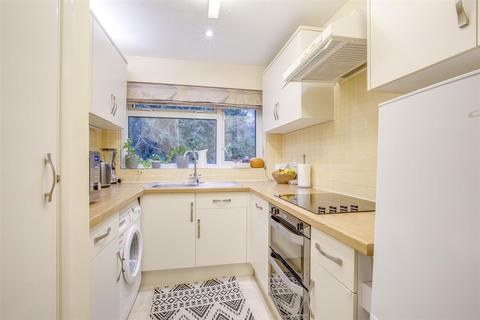 Flat 6, Dunkeld House Brambleside, High Wycombe, HP11 1JF
