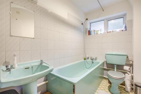 Flat 6, Dunkeld House Brambleside, High Wycombe, HP11 1JF