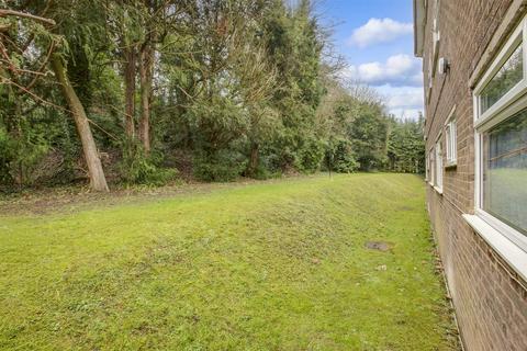 Flat 6, Dunkeld House Brambleside, High Wycombe, HP11 1JF