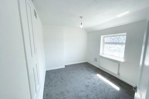 2 bedroom flat to rent, Feenan Highway, Tilbury, Essex, RM18 8ER, UK