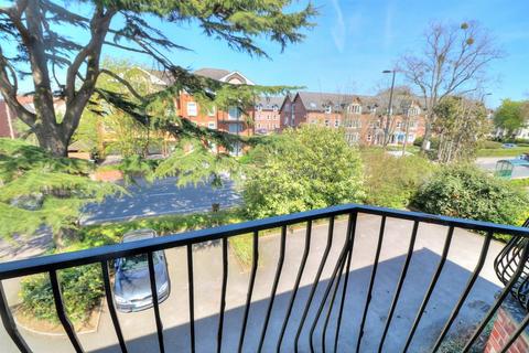 2 bedroom flat to rent, Archers Road, Banister Park, Southampton