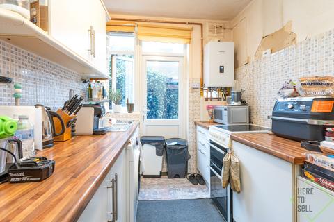 2 bedroom maisonette for sale, London N20