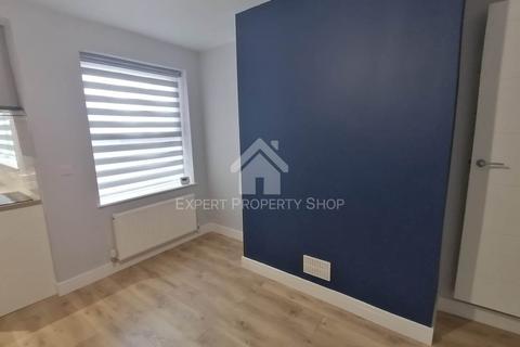 3 bedroom house to rent, King Street, Worksop, Nottinghamshire