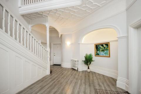 Flat 5, 25 Mckinley Road, Bournemouth, BH4 8AG