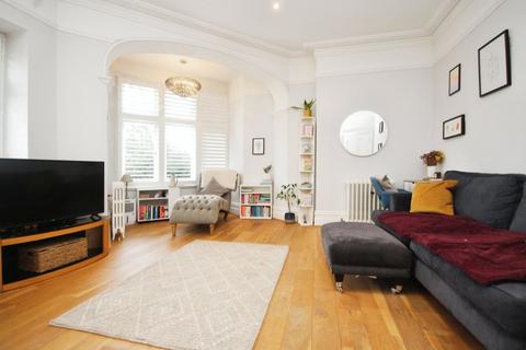 Flat 5, 25 Mckinley Road, Bournemouth, BH4 8AG