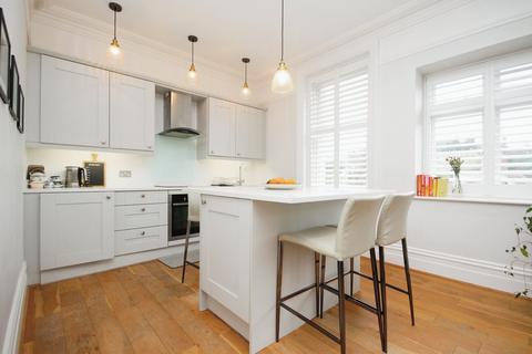 Flat 5, 25 Mckinley Road, Bournemouth, BH4 8AG