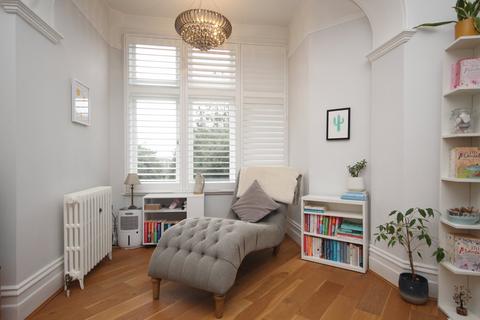 Flat 5, 25 Mckinley Road, Bournemouth, BH4 8AG