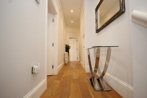 Flat 5, 25 Mckinley Road, Bournemouth, BH4 8AG