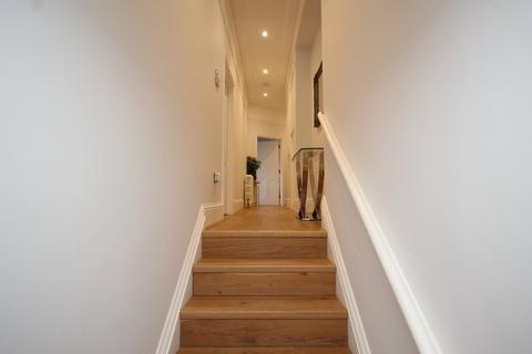 Flat 5, 25 Mckinley Road, Bournemouth, BH4 8AG