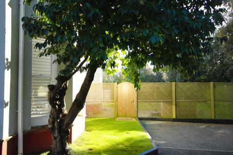 Flat 5, 25 Mckinley Road, Bournemouth, BH4 8AG
