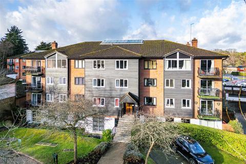 2 bedroom flat for sale, Great Heathmead, Haywards Heath