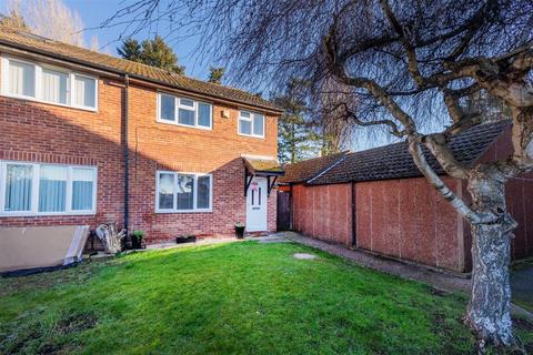 3 bedroom end of terrace house for sale, Dunster Gardens, Slough