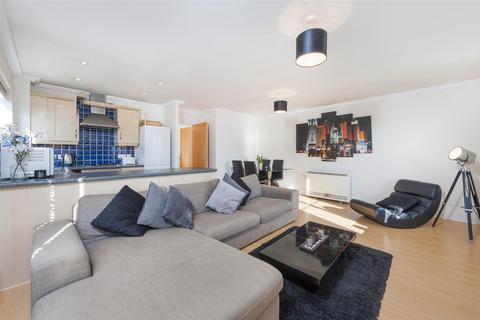 2 bedroom flat for sale, Bloomsbury Close, London, NW7