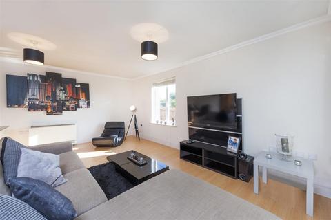 2 bedroom flat for sale, Bloomsbury Close, London, NW7