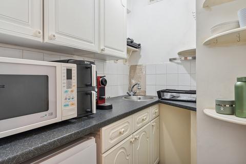 Studio for sale, Russell Court, Bloomsbury, London WC1H