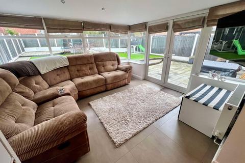 4 Chardonnay Crescent, Thornton-cleveleys, FY5 3UH