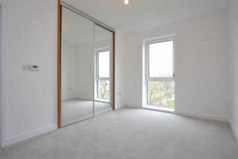2 bedroom apartment to rent, Huntingdon Drive, Harold Wood, RM3