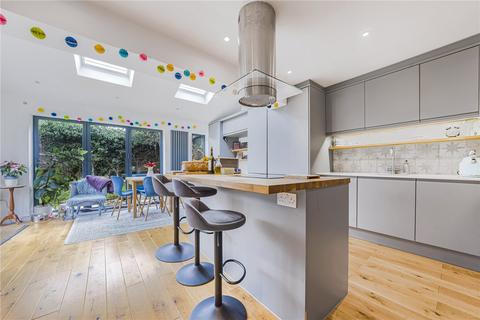 15 Campbell Close, Twickenham, TW2 5BZ