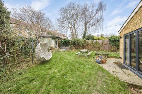 15 Campbell Close, Twickenham, TW2 5BZ