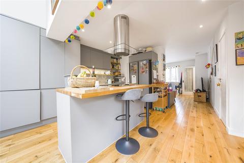 15 Campbell Close, Twickenham, TW2 5BZ