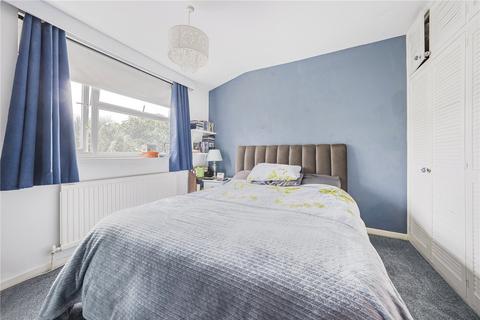 15 Campbell Close, Twickenham, TW2 5BZ