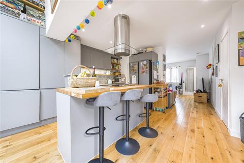 15 Campbell Close, Twickenham, TW2 5BZ