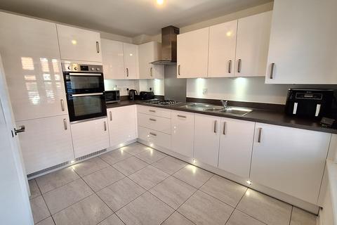 3 bedroom end of terrace house for sale, Tynan Crescent, Stowmarket IP14