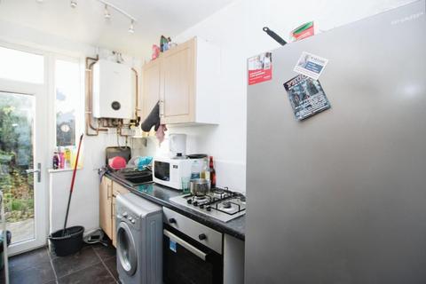 4 bedroom terraced house to rent, Park Road, Bristol BS7