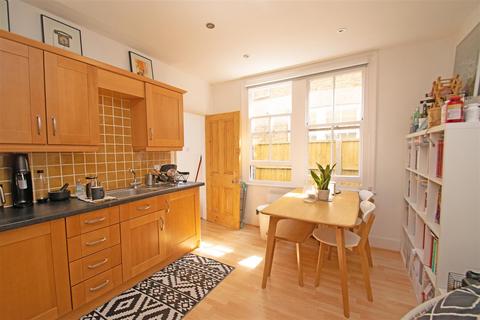 2 bedroom maisonette to rent, Moor Mead Road, St Margarets