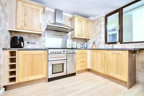 3 bedroom end of terrace house for sale, Valley Crescent, Wrenthorpe, Wakefield, West Yorkshire