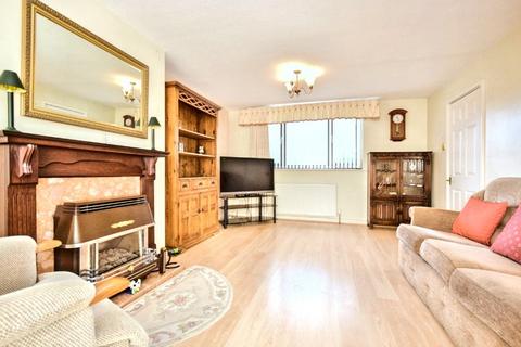 3 bedroom end of terrace house for sale, Valley Crescent, Wrenthorpe, Wakefield, West Yorkshire