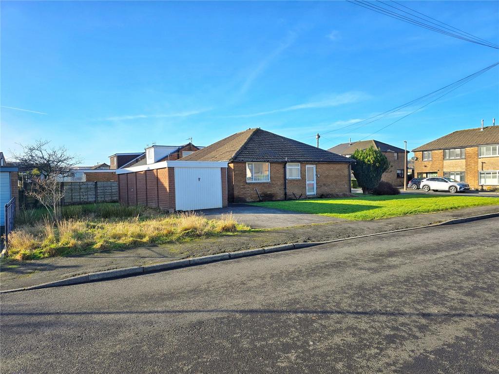 Side, Garage/Gardens