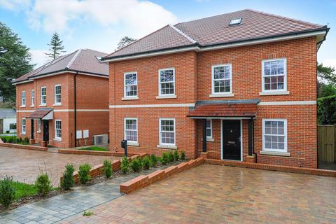 3 bedroom semi-detached house for sale, Fernhill, Oxshott, KT22