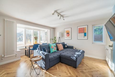 2a Coveham Crescent, Cobham, KT11 1AP
