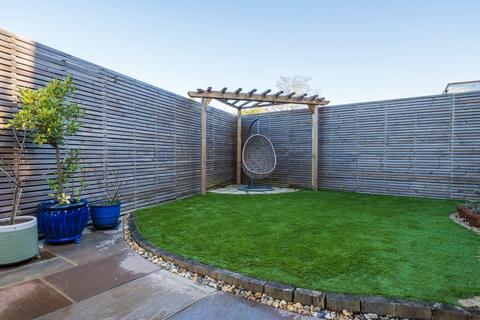 2a Coveham Crescent, Cobham, KT11 1AP