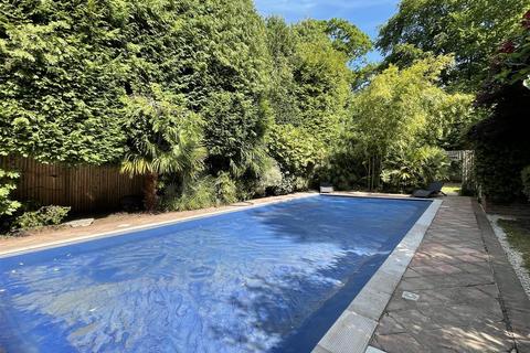 5 bedroom detached house for sale, Woodland Way, Kingswood