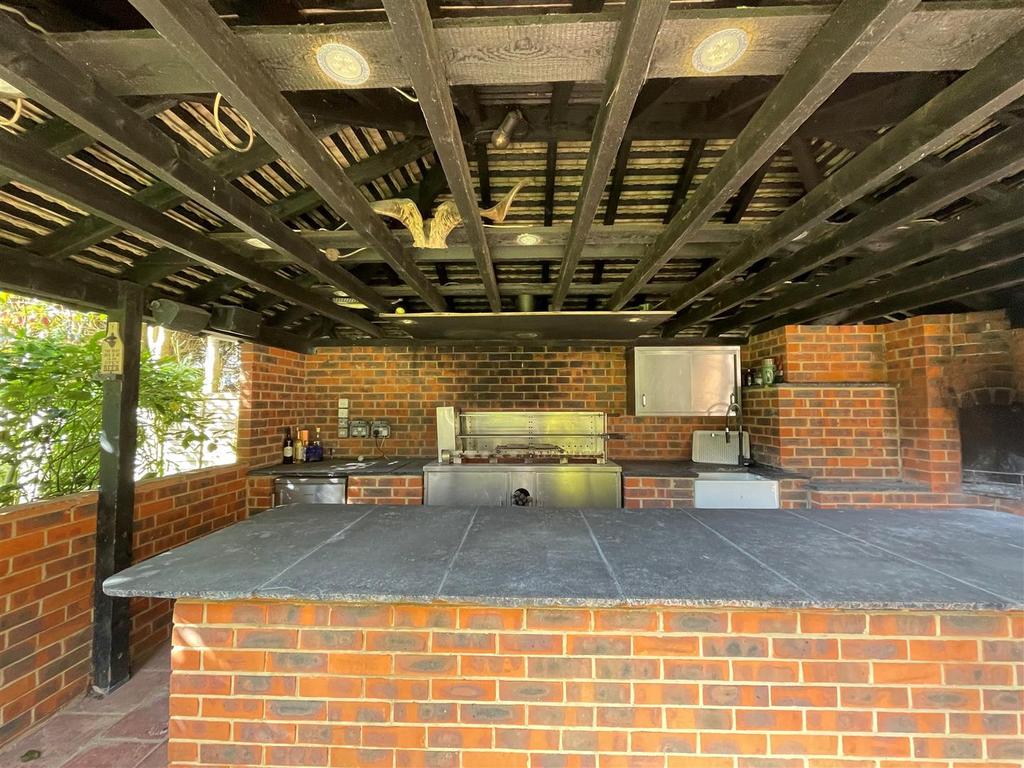 Outdoor kitchen.jpg