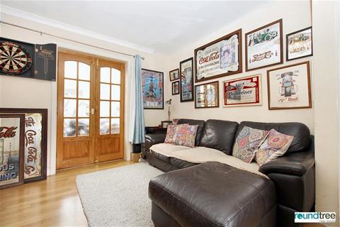 4 Riverside, London, NW4 3TX