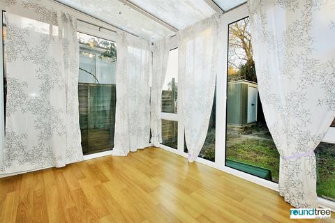 4 Riverside, London, NW4 3TX