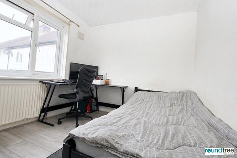 4 Riverside, London, NW4 3TX