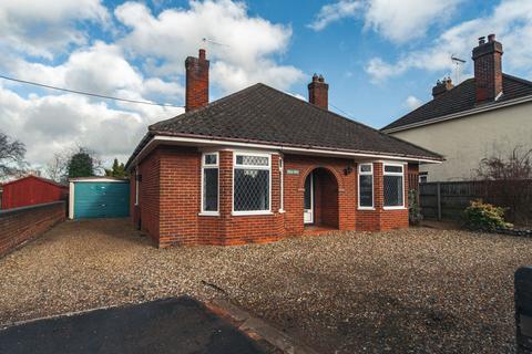 3 bedroom detached bungalow to rent, Norwich Road, Watton, IP25