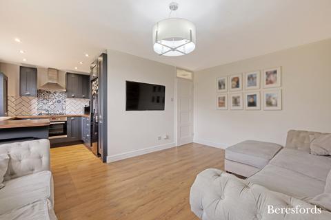 9 Harkness Close, Romford, RM3 9NX