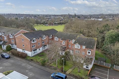 9 Harkness Close, Romford, RM3 9NX