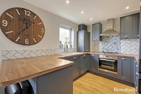9 Harkness Close, Romford, RM3 9NX
